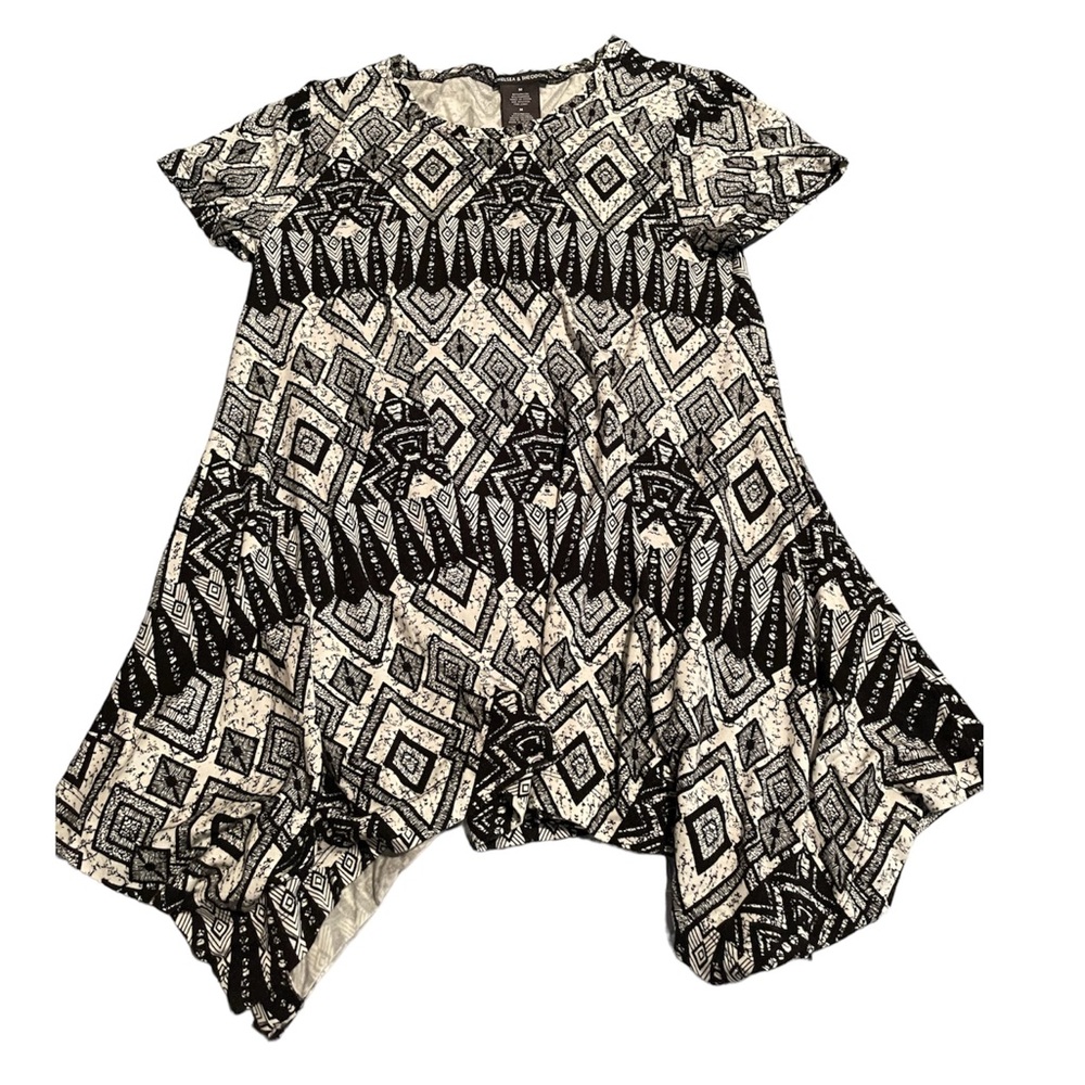 Medium Black & White Geometric Top